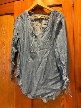 10/25$ 🧁 Light Blue Denim Tunic Top - Women's Long Sleeve